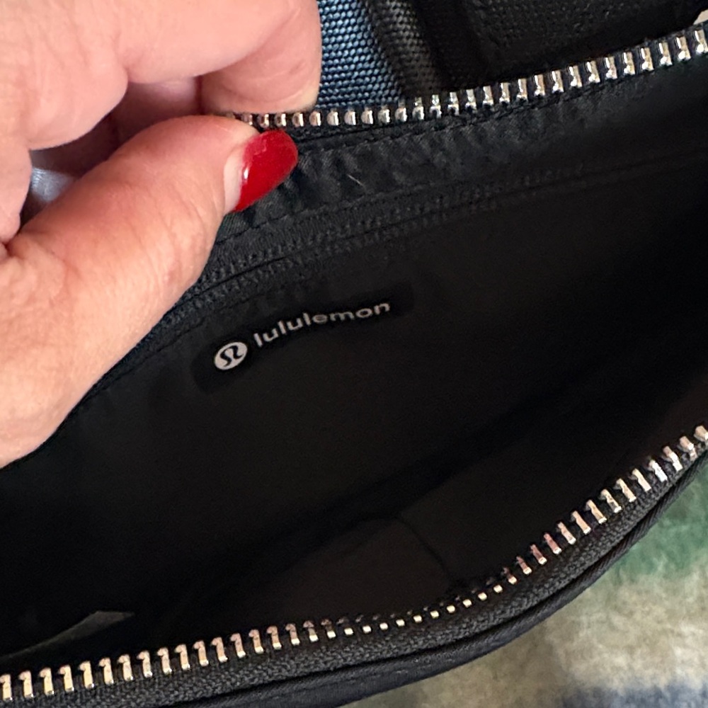 lululemon athletica Classic Black Shoulder Bag - Picture 6 of 7